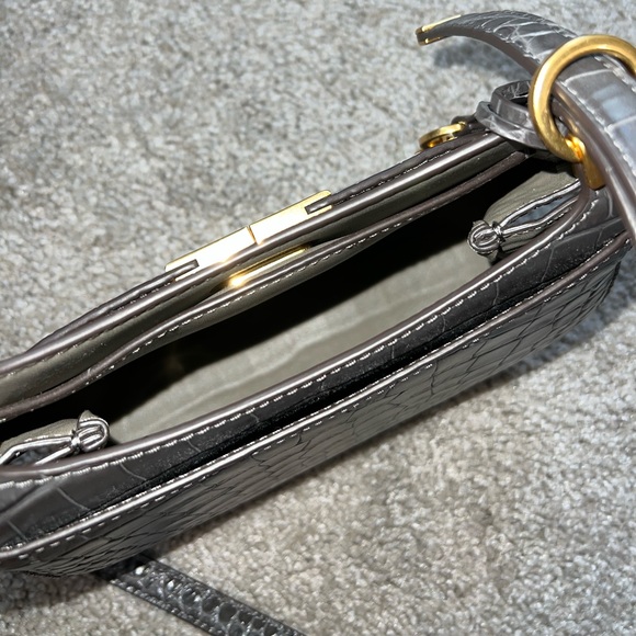 Tory Burch Saddle Bag (Lee Radziwill Embossed Small) Croc print - Picture 8 of 13